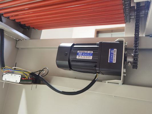 Macchina automatica per sigillare e tagliare pellicole a manicotto per imballaggi a pellicola di cartone