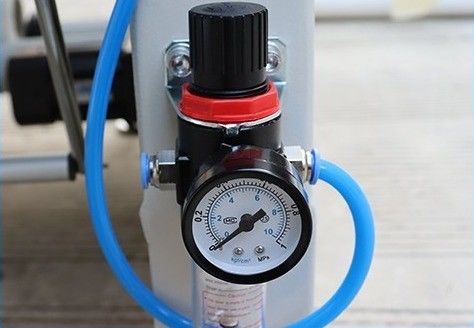 Macchine semiautomatiche per il taglio di pellicole di plastica in PE e per la sigillatura dell'acqua minerale per bevande da birra