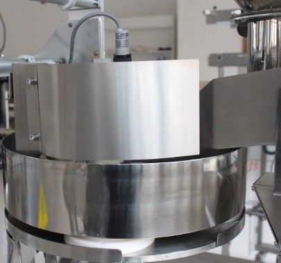 Macchina per imballaggio verticale di materiali di legno per baccelli di tè e caffè negli imballaggi tessili