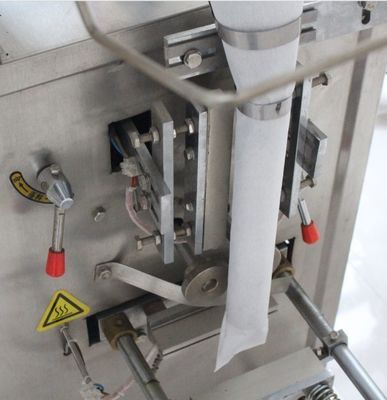 Macchina per imballaggio verticale di materiali di legno per baccelli di tè e caffè negli imballaggi tessili