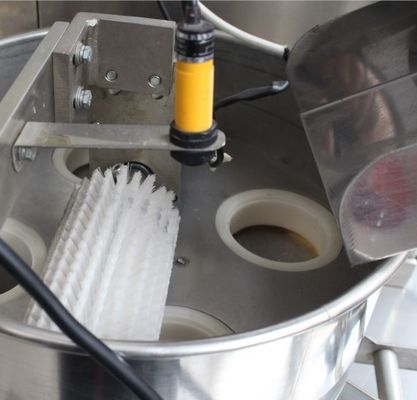 Macchina per imballaggio verticale di materiali di legno per baccelli di tè e caffè negli imballaggi tessili