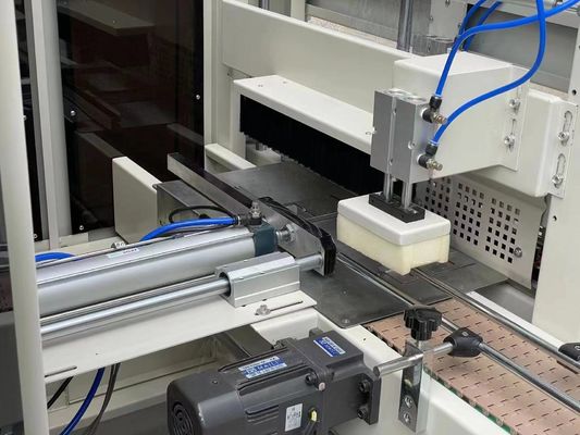 Convertitore flessibile Semi-automatico Bottiglia d'acqua di succo con manica riduttrice Macchina di imballaggio