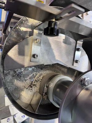 Materiale di imballaggio con pellicola di plastica Macchina di imballaggio automatico con rivestimento per baccelli da caffè