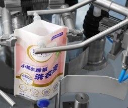 Materiale di imballaggio in plastica usato Macchina di imballaggio a sacchetto rotativo a velocità ridotta per noci e semi