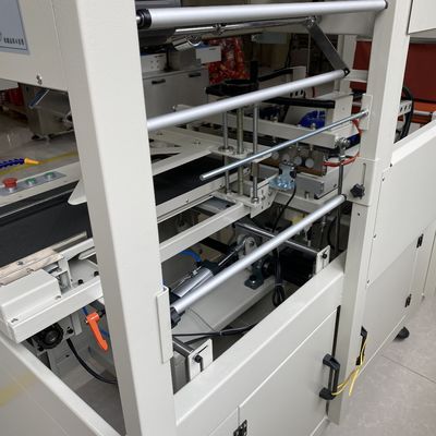 Macchina di confezionamento a pellicola termico completamente automatica e galleria di contrazione per l' imballaggio dei contenitori