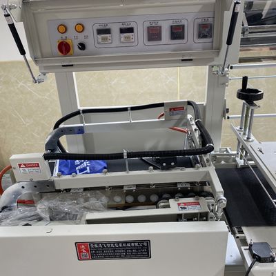 Macchina di confezionamento a pellicola termico completamente automatica e galleria di contrazione per l' imballaggio dei contenitori