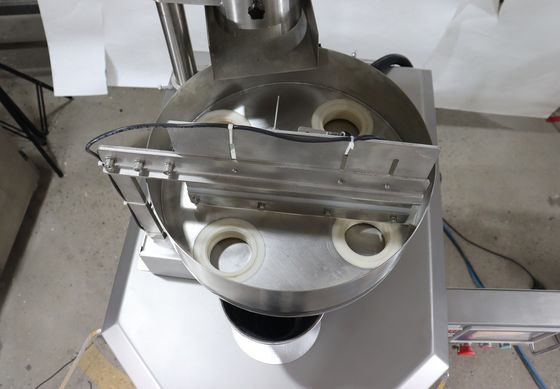 Macchina di imballaggio verticale ad alta velocità per noci con dimensioni di tazza e dimensioni 1350*1000*2350