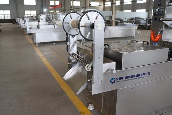 Macchina di confezionamento a vuoto a vassoio rigido a termoformatura automatica azionata elettricamente con riempimento a gas