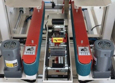 Materiale di imballaggio in vetro Alta velocità 25 cartoni al minuto Macchina di sigillatura automatica