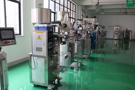 10 Capi da pesare Riempimento rotolo Verticale imballaggio macchina per Peanut Twist snack caramelle 350 kg