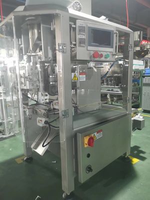 Macchina di imballaggio verticale automatico di lettiera per gatti con servomotori e misurazione a tazza