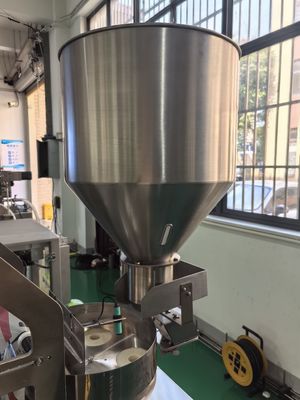 Macchina automatica di imballaggio alimentare in granuli per caramelle in sacchetto triangolare Capacità 400 kg