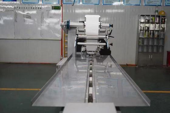 Macchina di avvolgimento a flusso per sacchetti a cuscino orizzontale multifunzione di grado automatico