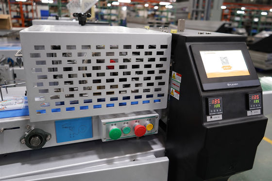 Macchina di avvolgimento a flusso per sacchetti a cuscino orizzontale multifunzione di grado automatico