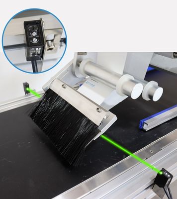 Dimensione adatta ≤ 300 mm Macchina per l'etichettatura di sacchetti in PE con carta da graffiatura automatica verticale ad alta velocità
