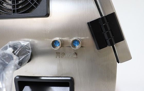 Imprimere a getto d'inchiostro a caratteri piccoli Data di iniezione e codifica per bottiglie Tipo di imballaggio