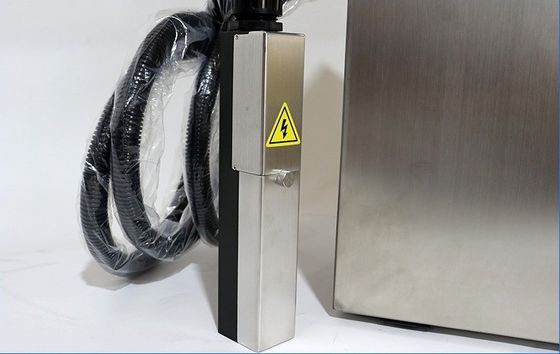 Imprimere a getto d'inchiostro a caratteri piccoli Data di iniezione e codifica per bottiglie Tipo di imballaggio