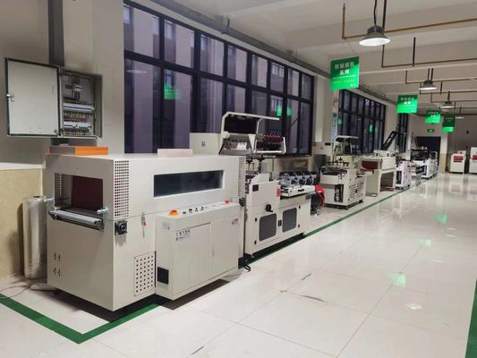Apparecchiature di avvolgimento con pellicola a tensione 220V/380V per imballaggi riduttibili in galleria termica per bottiglie di piccole dimensioni