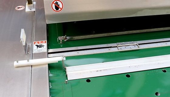 2020*1620*1200mm Convogliatore a nastro continuo a vuoto di sigillamento per imballaggio tessile